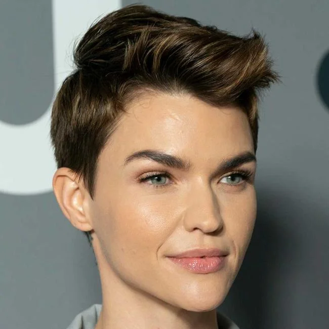 Potongan rambut yang sangat pendek: 150 gambar dan idea