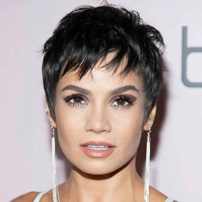 Potongan rambut pendek, sederhana dan panjang 2020: trend dalam 180 gambar