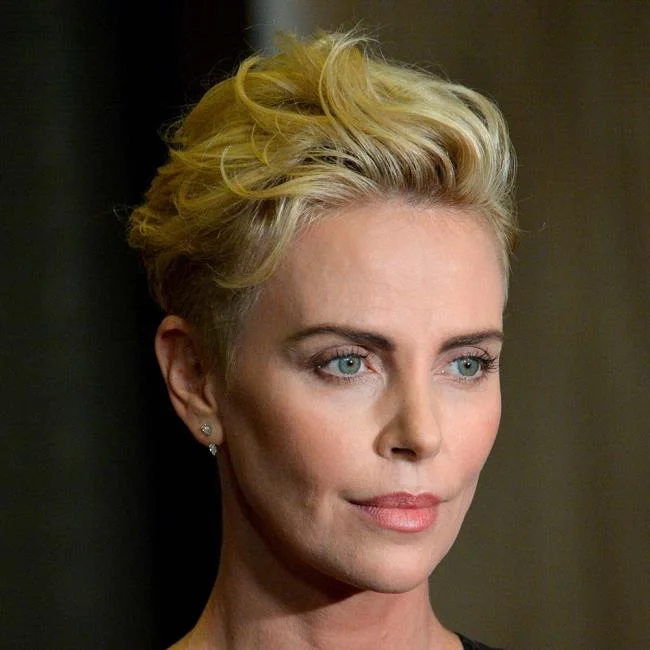 Potongan rambut pendek, sederhana dan panjang 2020: trend dalam 180 gambar