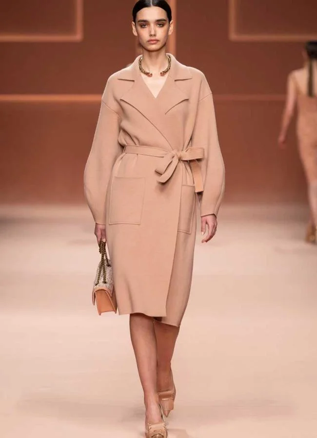Elisabetta Franchi ฤดูใบไม้ร่วงฤดูหนาว 2020 2021: แคตตาล็อกทั้งหมด