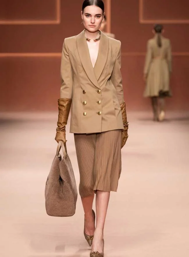 Elisabetta Franchi ฤดูใบไม้ร่วงฤดูหนาว 2020 2021: แคตตาล็อกทั้งหมด