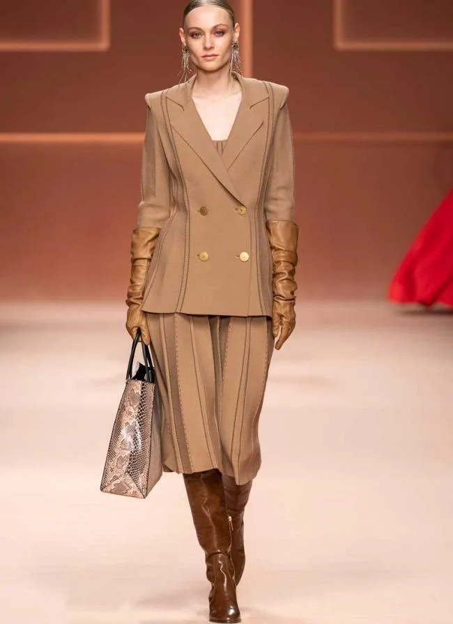 Elisabetta Franchi ฤดูใบไม้ร่วงฤดูหนาว 2020 2021: แคตตาล็อกทั้งหมด