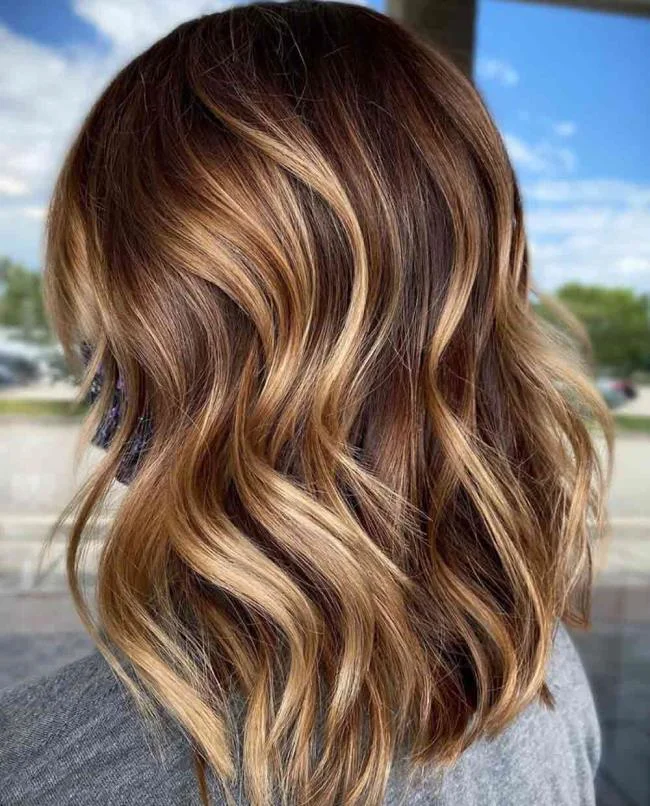 Potongan Lob atau Long Bob: bagaimana ia dilakukan dan siapa yang baik untuknya