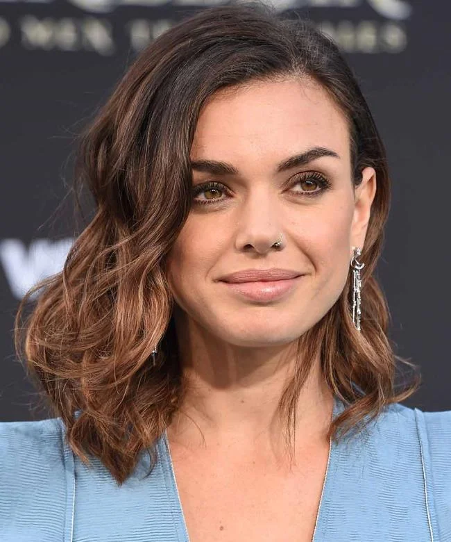 Potongan Lob atau Long Bob: bagaimana ia dilakukan dan siapa yang baik untuknya