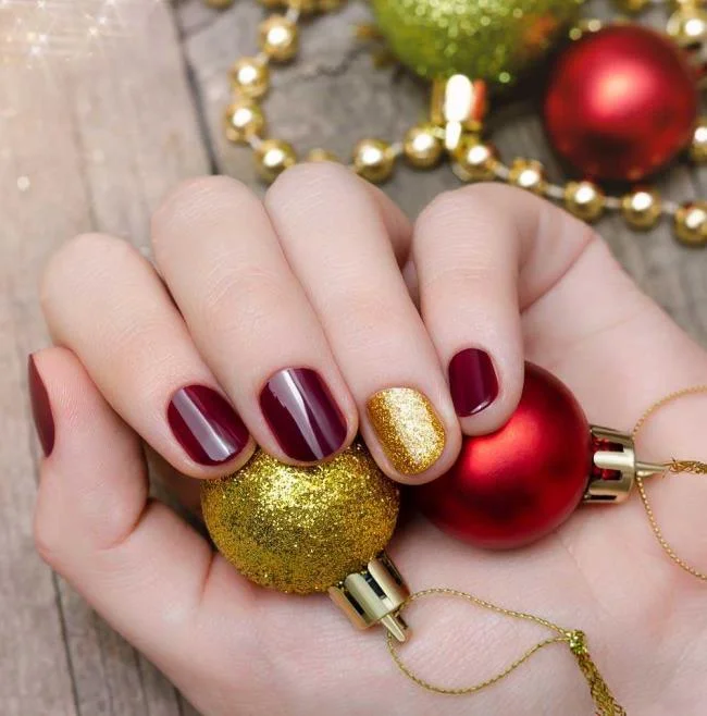 Ongles de Noël rouges 2020: les plus belles idées