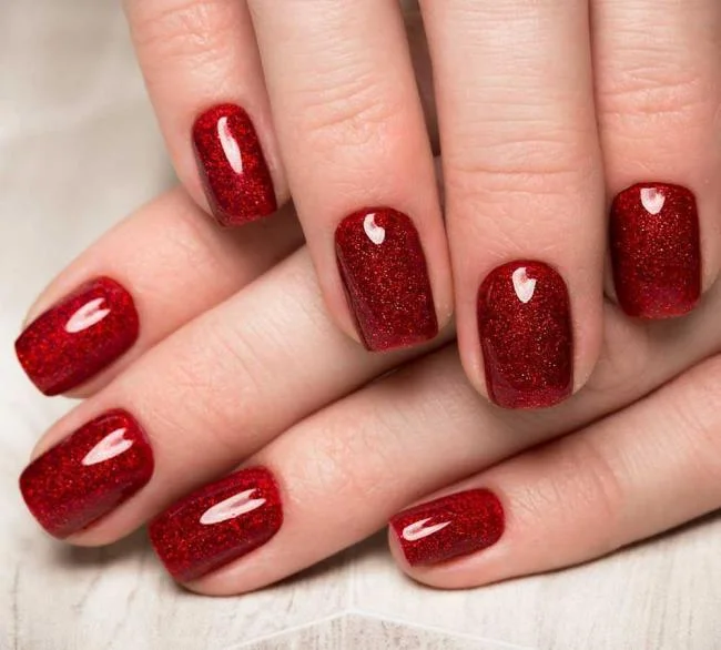 Ongles de Noël rouges 2020: les plus belles idées