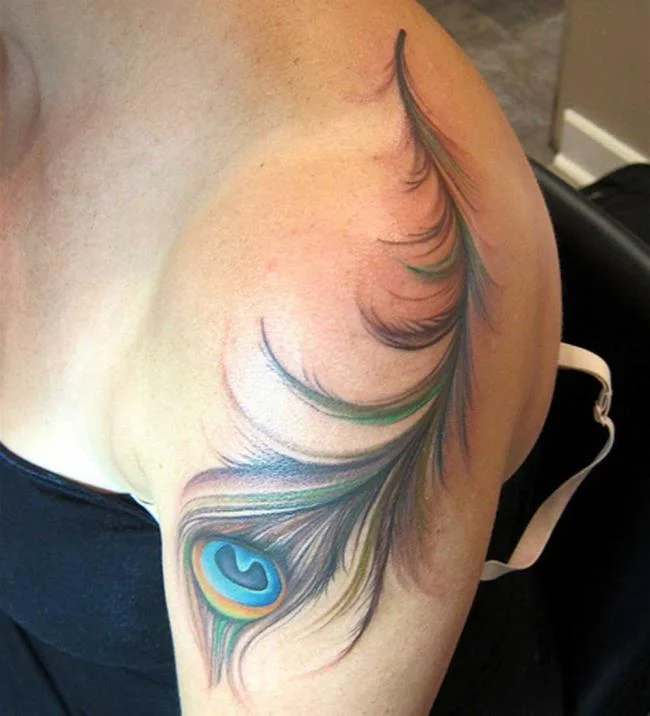 Federtattoo: Bedeutung und 150 Fotos, die Sie inspirieren