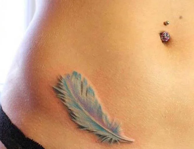 Federtattoo: Bedeutung und 150 Fotos, die Sie inspirieren