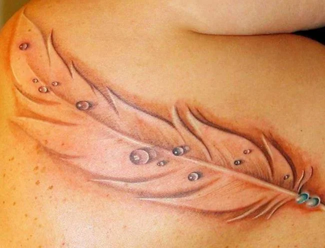 Federtattoo: Bedeutung und 150 Fotos, die Sie inspirieren