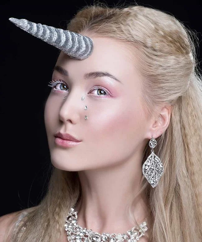 แต่งหน้างานรื่นเริง: ภาพถ่ายและไอเดียสวย ๆ 100 ภาพ