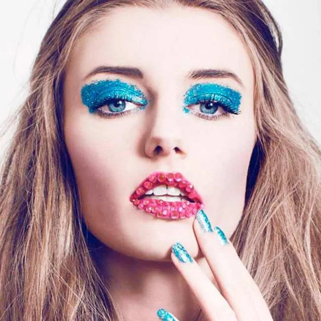 แต่งหน้างานรื่นเริง: ภาพถ่ายและไอเดียสวย ๆ 100 ภาพ