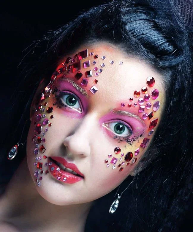 แต่งหน้างานรื่นเริง: ภาพถ่ายและไอเดียสวย ๆ 100 ภาพ