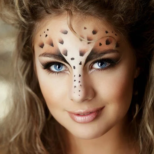 แต่งหน้างานรื่นเริง: ภาพถ่ายและไอเดียสวย ๆ 100 ภาพ