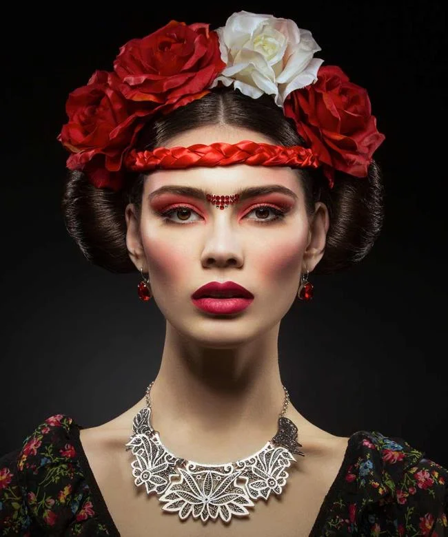 แต่งหน้างานรื่นเริง: ภาพถ่ายและไอเดียสวย ๆ 100 ภาพ