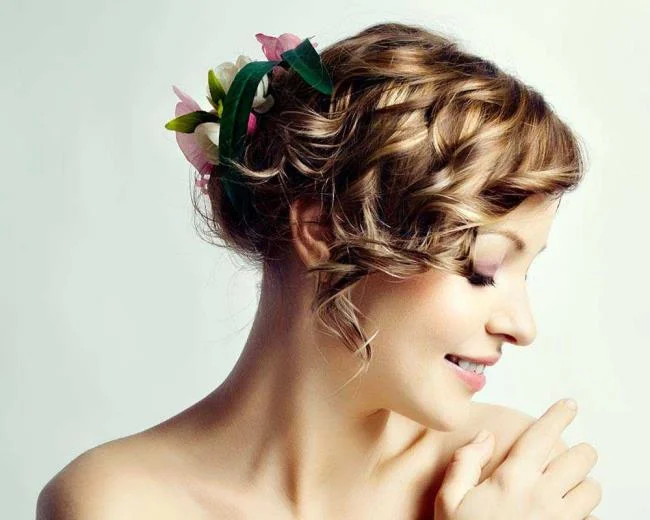 結婚式の目撃者のためのヘアスタイル：最も美しい！