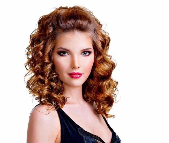 結婚式の目撃者のためのヘアスタイル：最も美しい！