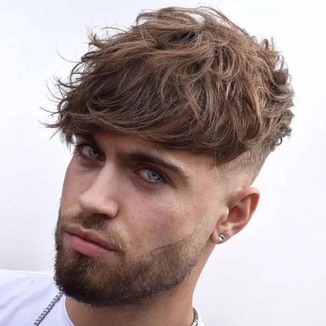 Potongan rambut kerinting untuk lelaki: 100 penampilan bergaya yang cantik