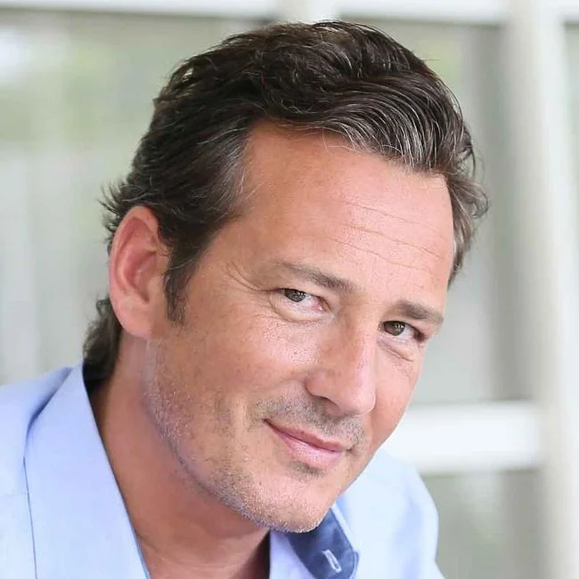 Potongan rambut kerinting untuk lelaki: 100 penampilan bergaya yang cantik