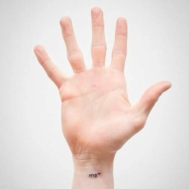 小型和女性纹身：200张照片和创意激发您的灵感