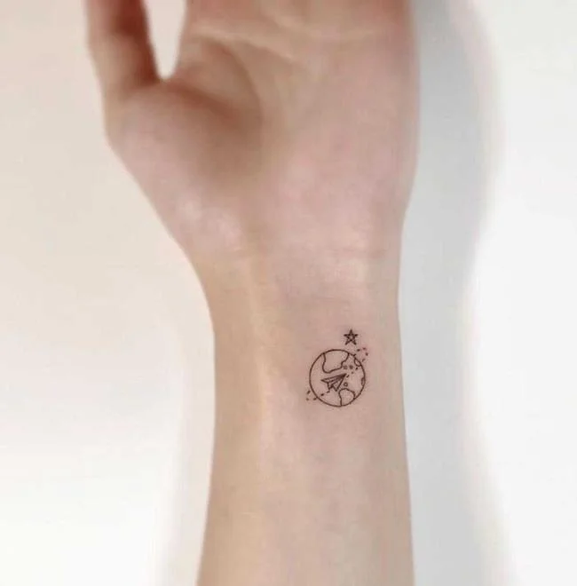 小型和女性纹身：200张照片和创意激发您的灵感