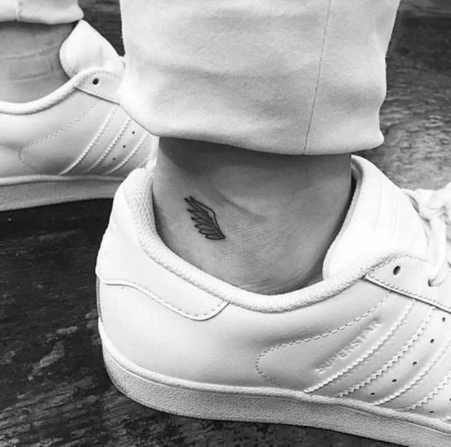 小型和女性纹身：200张照片和创意激发您的灵感