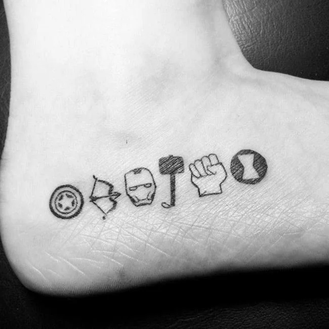 小型和女性纹身：200张照片和创意激发您的灵感