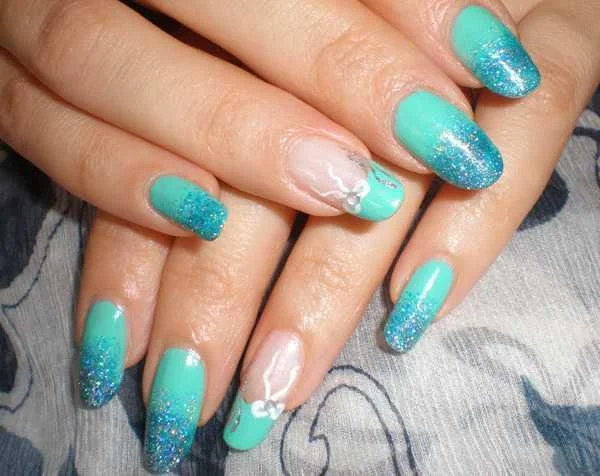 Tiffany Nail Art: Tiffany gekleurde nagels