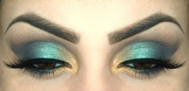 ダウン、悲しい、垂れ下がった目を作る方法