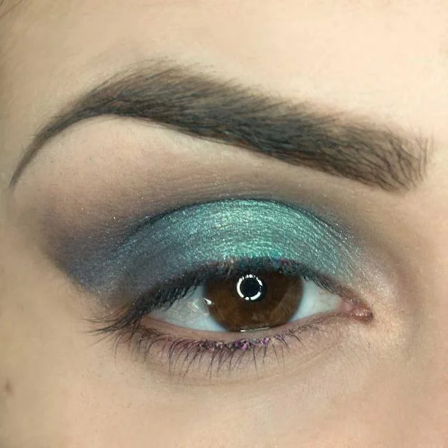 ダウン、悲しい、垂れ下がった目を作る方法