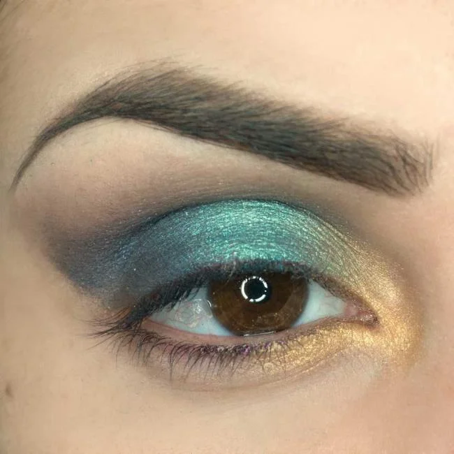 ダウン、悲しい、垂れ下がった目を作る方法