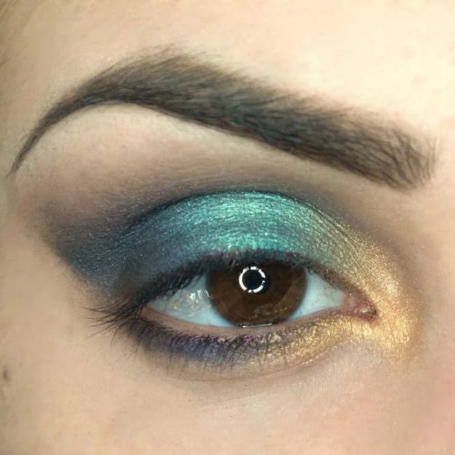 ダウン、悲しい、垂れ下がった目を作る方法