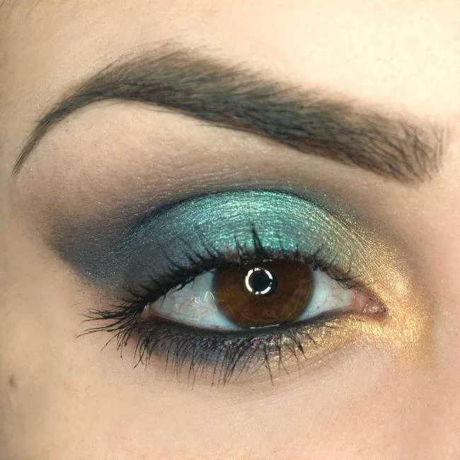 ダウン、悲しい、垂れ下がった目を作る方法