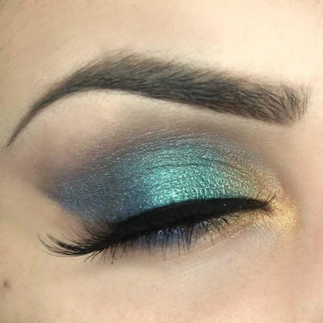 ダウン、悲しい、垂れ下がった目を作る方法