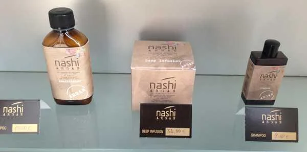 Miękkie i jedwabiste włosy z Nashi Argan
