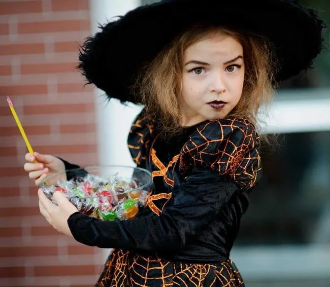ハロウィーンキッズメイク2020：100の美しいアイデアと写真！