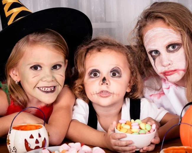 ハロウィーンキッズメイク2020：100の美しいアイデアと写真！
