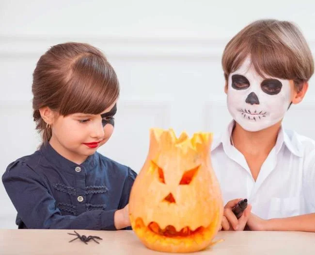 ハロウィーンキッズメイク2020：100の美しいアイデアと写真！