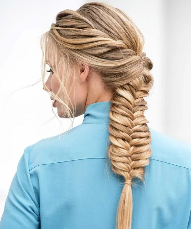 Gaya rambut dengan jalinan 2020: 150 idea dan tutorial yang indah