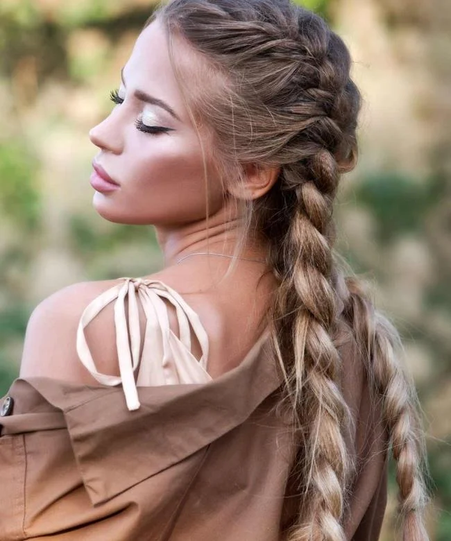 Gaya rambut dengan jalinan 2020: 150 idea dan tutorial yang indah