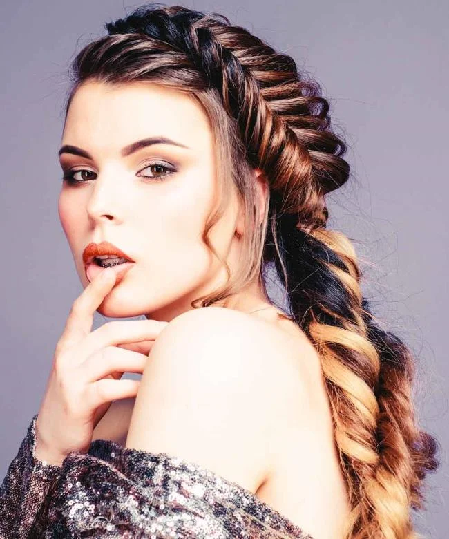 Gaya rambut dengan jalinan 2020: 150 idea dan tutorial yang indah