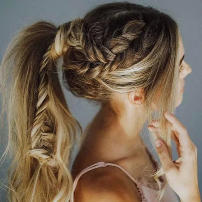 Gaya rambut dengan jalinan 2020: 150 idea dan tutorial yang indah