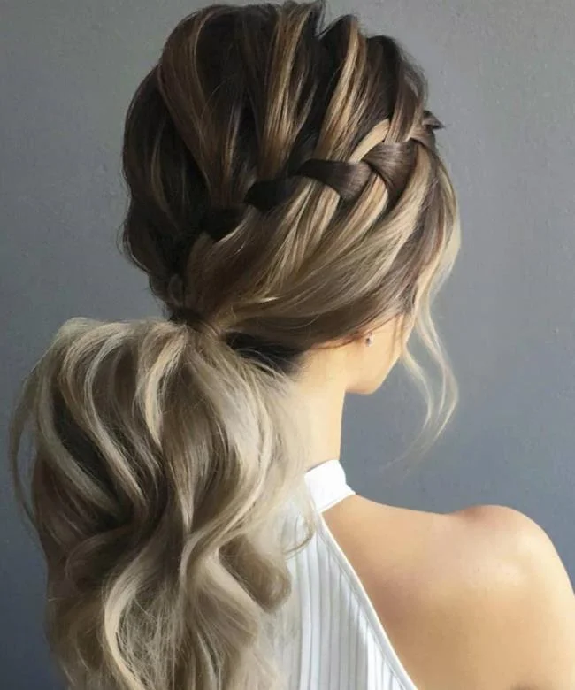 Gaya rambut dengan jalinan 2020: 150 idea dan tutorial yang indah