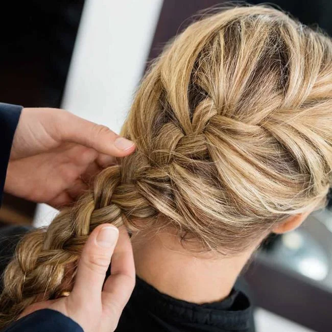 Gaya rambut dengan jalinan 2020: 150 idea dan tutorial yang indah