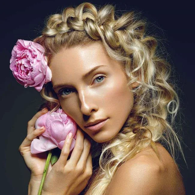 Gaya rambut dengan jalinan 2020: 150 idea dan tutorial yang indah