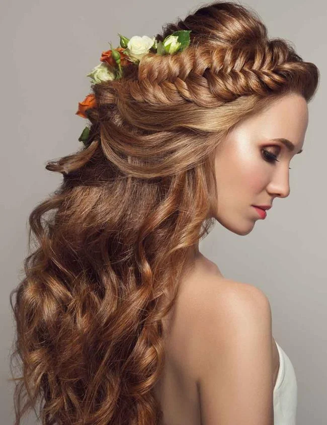 Gaya rambut dengan jalinan 2020: 150 idea dan tutorial yang indah