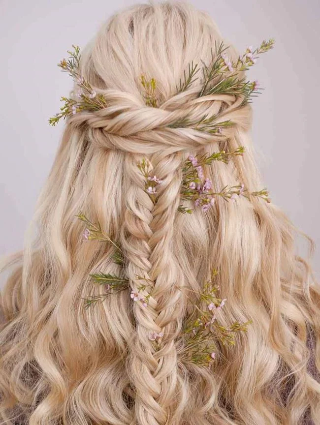 Gaya rambut dengan jalinan 2020: 150 idea dan tutorial yang indah