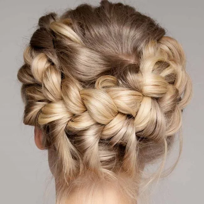 Gaya rambut dengan jalinan 2020: 150 idea dan tutorial yang indah