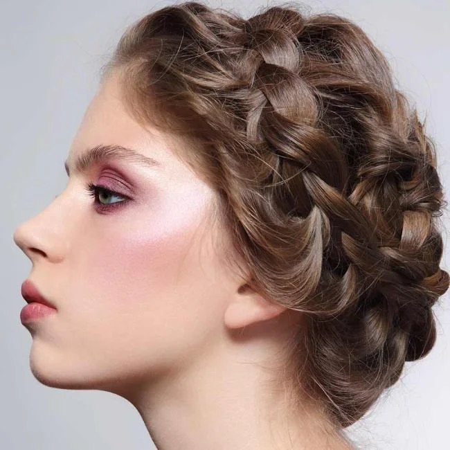 Gaya rambut dengan jalinan 2020: 150 idea dan tutorial yang indah