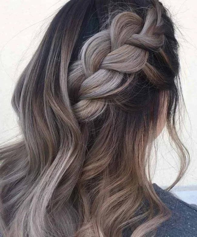 Gaya rambut dengan jalinan 2020: 150 idea dan tutorial yang indah
