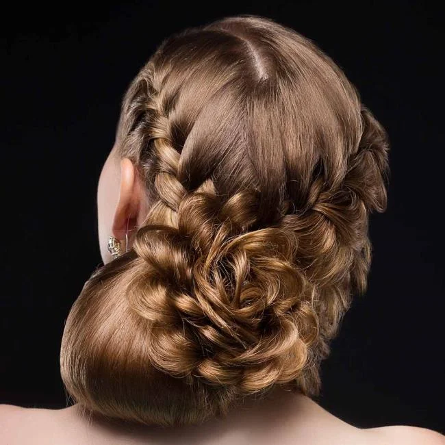 Gaya rambut dengan jalinan 2020: 150 idea dan tutorial yang indah